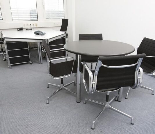 A Quick Guide: Most Popular Types of Office Desks office desks