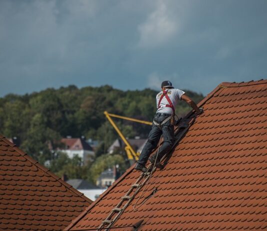 Here Are Some Benefits You Need to Know About Doing Roof Repairs roofing 2 (1)