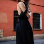 How to Wear a Backless Dress with Big Busts 