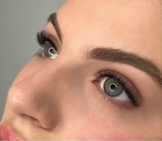 Eyelash Extensions for Beginners: What to Expect During Your First Appointment Eyelash Extensions for Beginners (1) (1)