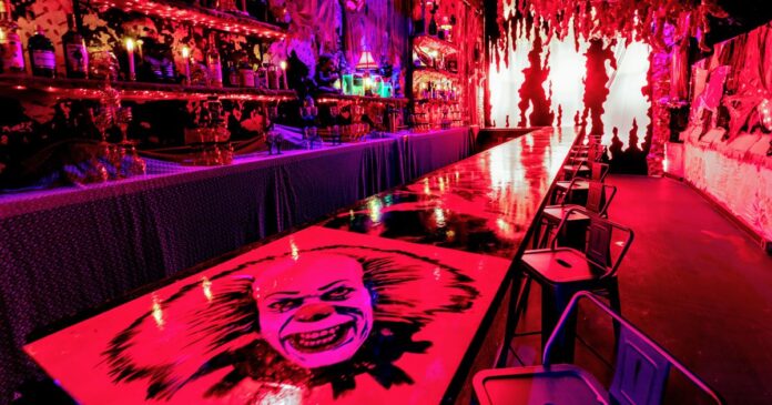 Philly’s Hauntingly Good Time Halloween Bar Crawl Magic