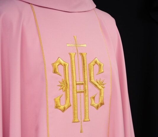 Heritage and Innovation: Two Faces of Liturgical Vestments Heritage and Innovation Two Faces of Liturgical Vestments